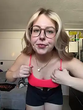 Livewithlucy online show from March 6, 1:14 pm