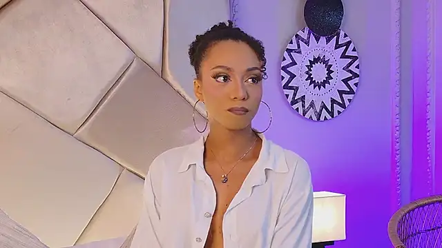 Nahomi King online show from February 8, 1:11 pm