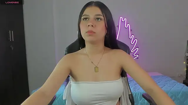 Snapshot of Yuli_16 chatting on January 11, 6:44 pm Yuli 16 online show from January 11, 6:44 pm