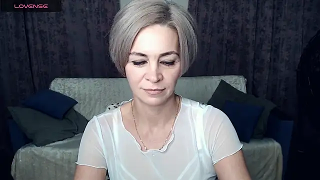 Snapshot of Blonde_lola444 chatting on December 17, 7:37 pm Blonde lola444 online show from December 17, 7:37 pm