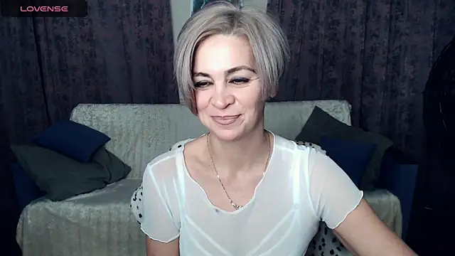 Snapshot of Blonde_lola444 chatting on December 17, 11:16 pm Blonde lola444 online show from December 17, 11:16 pm