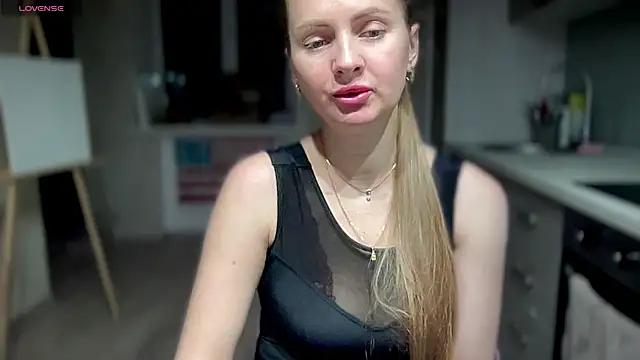 Snapshot of Viola_sweet chatting on January 12, 10:54 pm Viola sweet online show from January 12, 10:54 pm