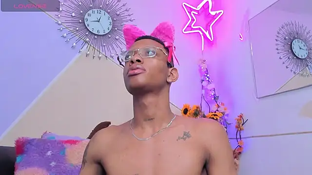 Tiffany Valentine15 online show from September 18, 1:02 pm