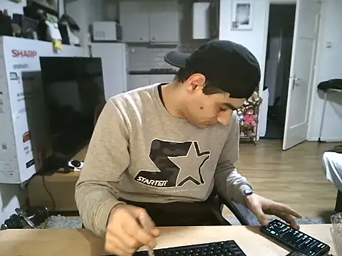 Snapshot of mihaimichael chatting on January 18, 5:17 pm mihaimichael online show from January 18, 5:17 pm