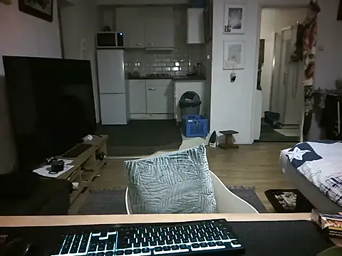 Snapshot of mihaimichael chatting on March 26, 12:06 am mihaimichael online show from March 26, 12:06 am