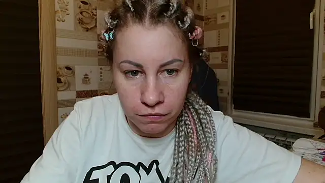 Snapshot of TherestlessKitty chatting on May 11, 10:18 pm TherestlessKitty online show from May 11, 10:18 pm