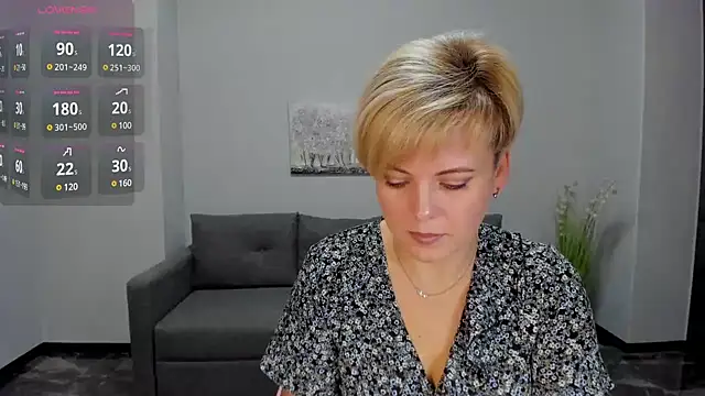 Julia Wilsone online show from December 7, 6:32 am