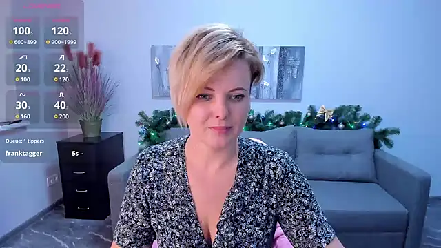 Julia Wilsone online show from January 5, 6:35 pm