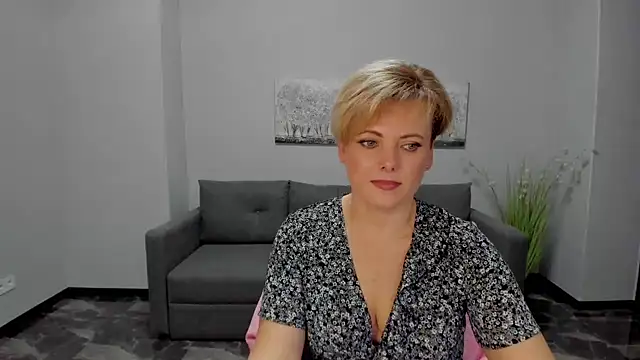 Julia Wilsone online show from January 28, 9:51 am