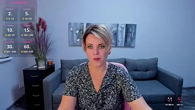 Julia Wilsone online show from October 4, 5:16 am