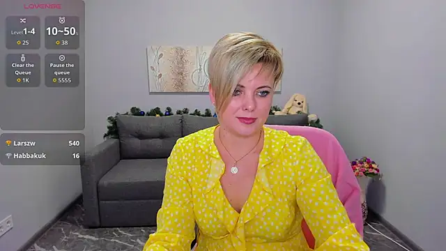 Julia Wilsone online show from January 5, 5:27 pm