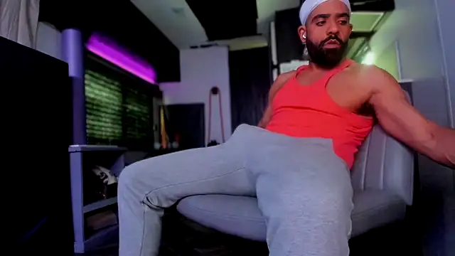 Snapshot of DirtyDrizzy chatting on February 10, 8:13 pm DirtyDrizzy online show from February 10, 8:13 pm