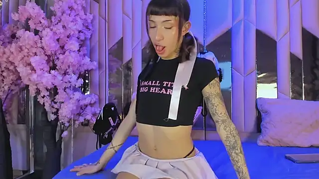 MadisonWood01 online show from November 8, 2:39 pm