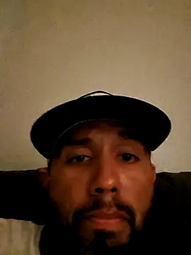 Snapshot of KingTulip111 chatting on April 26, 4:21 am KingTulip111 online show from April 26, 4:21 am