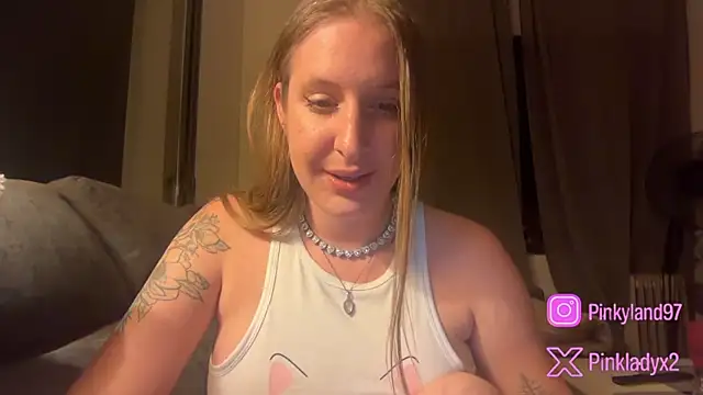 Pinkyladyxxx online show from May 15, 11:23 pm