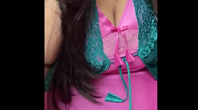 Snapshot of Moody_Girl2 chatting on December 22, 6:37 pm Moody Girl2 online show from December 22, 6:37 pm