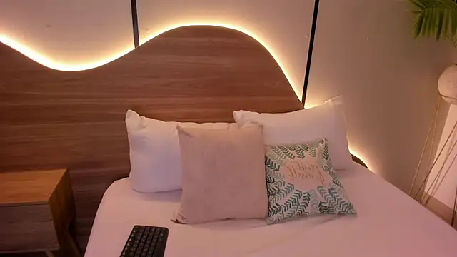 nicky peyton online show from December 20, 2:40 am