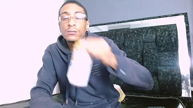 Snapshot of Jose_Smoke chatting on February 16, 2:20 am Jose Smoke online show from February 16, 2:20 am