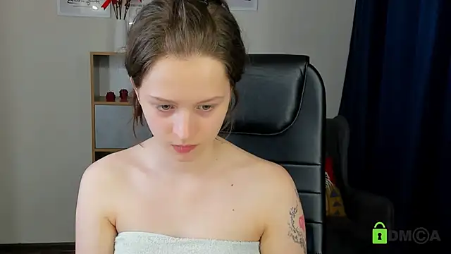 Snapshot of Alina_Mills chatting on May 5, 1:41 pm Alina Mills online show from May 5, 1:41 pm