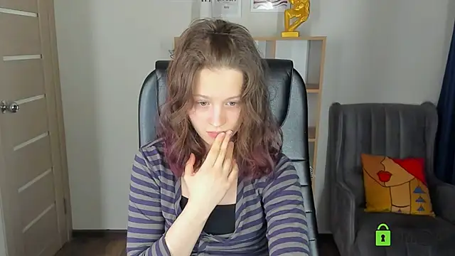 Snapshot of Alina_Mills chatting on May 16, 6:43 am Alina Mills online show from May 16, 6:43 am