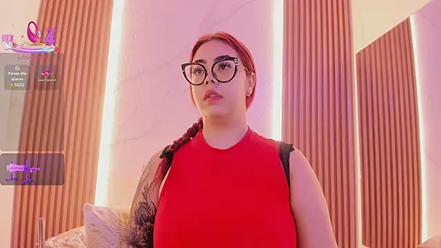 juicy led  online show from February 25, 11:30 am