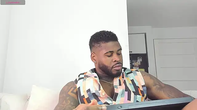 Snapshot of Makonneen chatting on June 5, 9:20 pm Makonneen online show from June 5, 9:20 pm