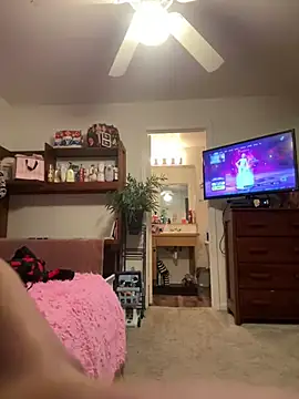 thatonelightskinn online show from December 11, 4:28 am