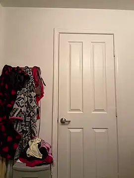 thatonelightskinn online show from February 13, 3:50 am