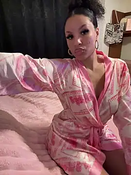 thatonelightskinn online show from February 21, 3:56 am