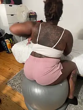 Goddess Nafeesha online show from October 6, 2:31 am