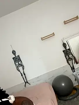 Goddess Nafeesha online show from December 14, 8:13 pm