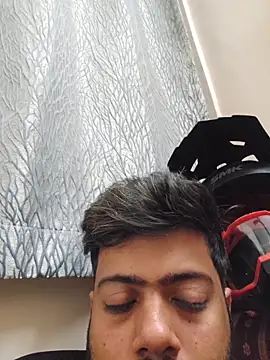 Hornie small Dick01 online show from February 15, 5:20 pm