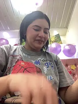 Snapshot of _luna_torres chatting on February 20, 12:49 pm luna torres online show from February 20, 12:49 pm