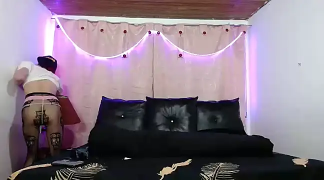 Red Hinata  online show from January 28, 12:00 pm