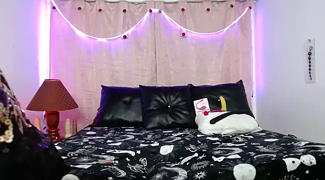 Red Hinata  online show from February 12, 8:18 pm