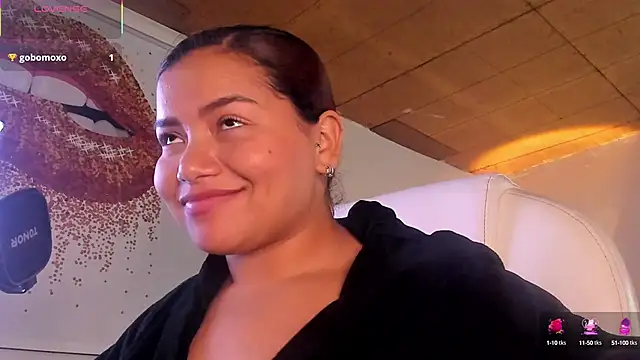 loly marce online show from March 19, 2:37 am