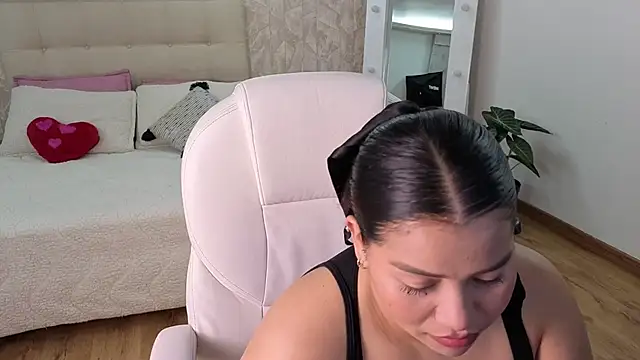 loly marce online show from September 12, 8:42 pm