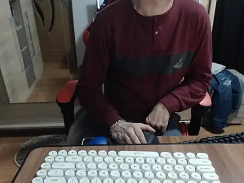 uncutguy01 online show from November 6, 4:35 am