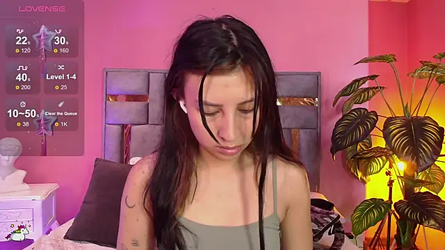 Nicolette ks  online show from December 3, 1:32 pm