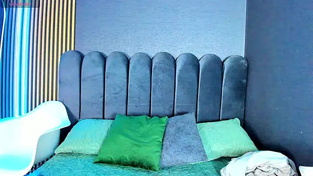 Nicolette ks  online show from December 17, 4:40 am