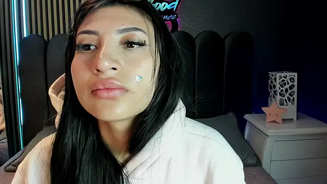 Nicolette ks  online show from May 28, 4:43 am