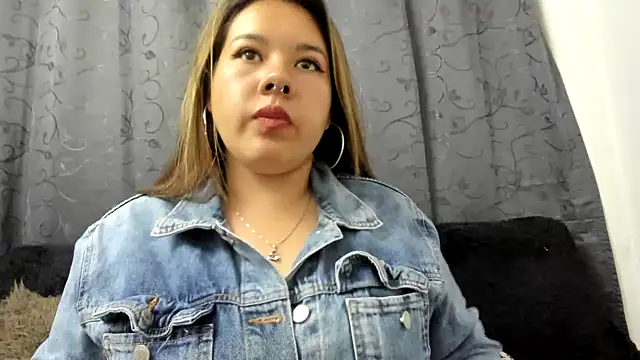 Snapshot of LinaBrowm chatting on January 13, 11:27 pm LinaBrowm online show from January 13, 11:27 pm