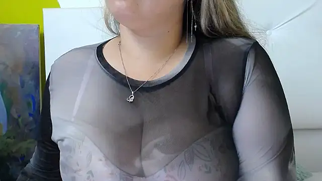 Snapshot of LinaBrowm chatting on February 12, 7:45 pm LinaBrowm online show from February 12, 7:45 pm