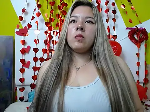 Snapshot of LinaBrowm chatting on February 15, 1:21 am LinaBrowm online show from February 15, 1:21 am