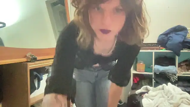 Snapshot of sum1betterthanmost chatting on October 28, 10:56 pm sum1betterthanmost online show from October 28, 10:56 pm