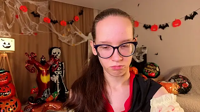 BettyBrowni online show from October 31, 4:08 pm