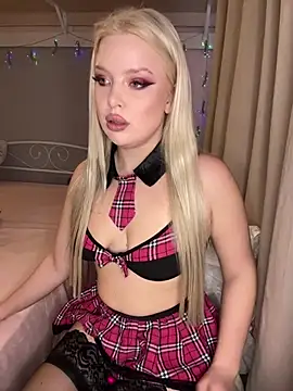 Snapshot of touchme_now chatting on January 31, 10:52 am touchme now online show from January 31, 10:52 am