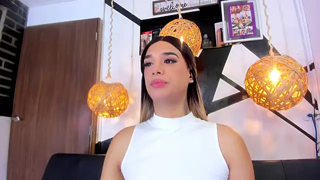 victoria aleia  online show from October 25, 9:31 pm