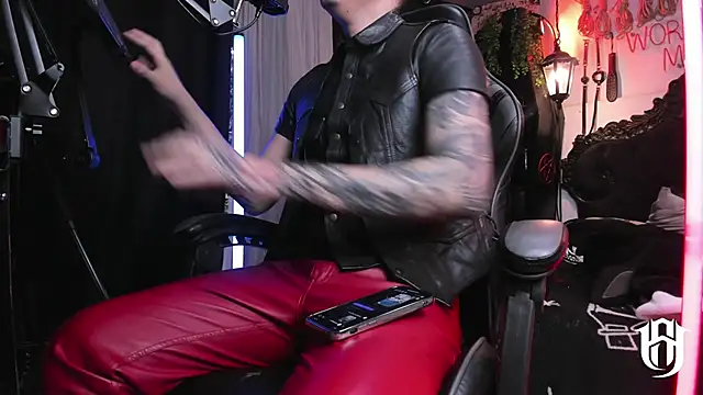 allanhurtss online show from December 24, 6:39 pm