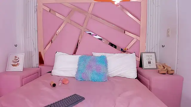 EmmyCruzZ online show from January 14, 4:25 am